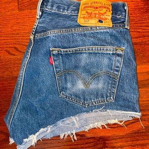 Levi cut off shorts